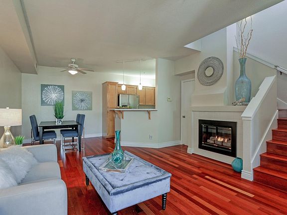 4th image of 1035 Esparanza Way