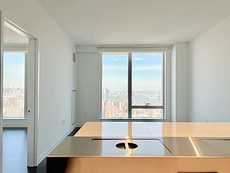 Rented by Gulia Wang, LREB