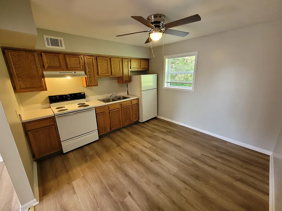 107 Robbins Dr