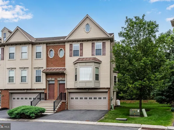 6304 Creekbend Dr, Mechanicsburg, PA 17050