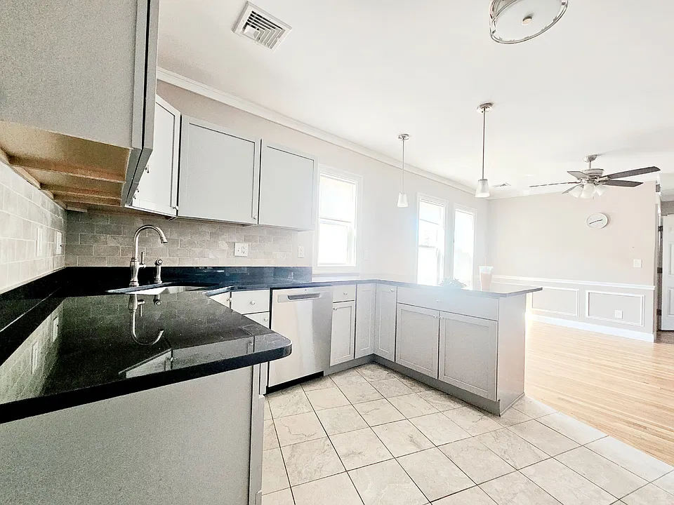 62 Union St #3