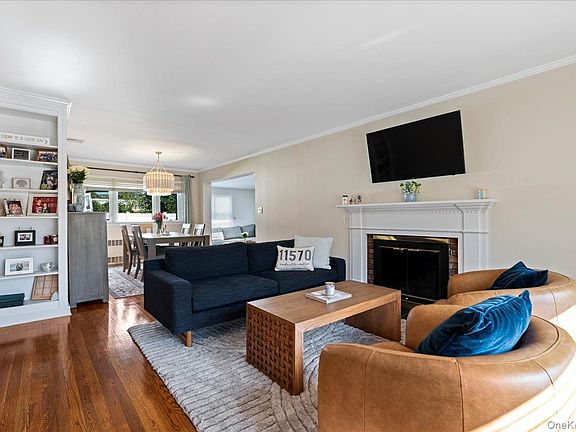 3rd image of 1321 Surrey Lane