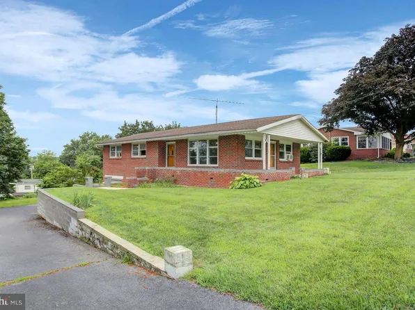 806 Highland Dr, Chambersburg, PA 17202