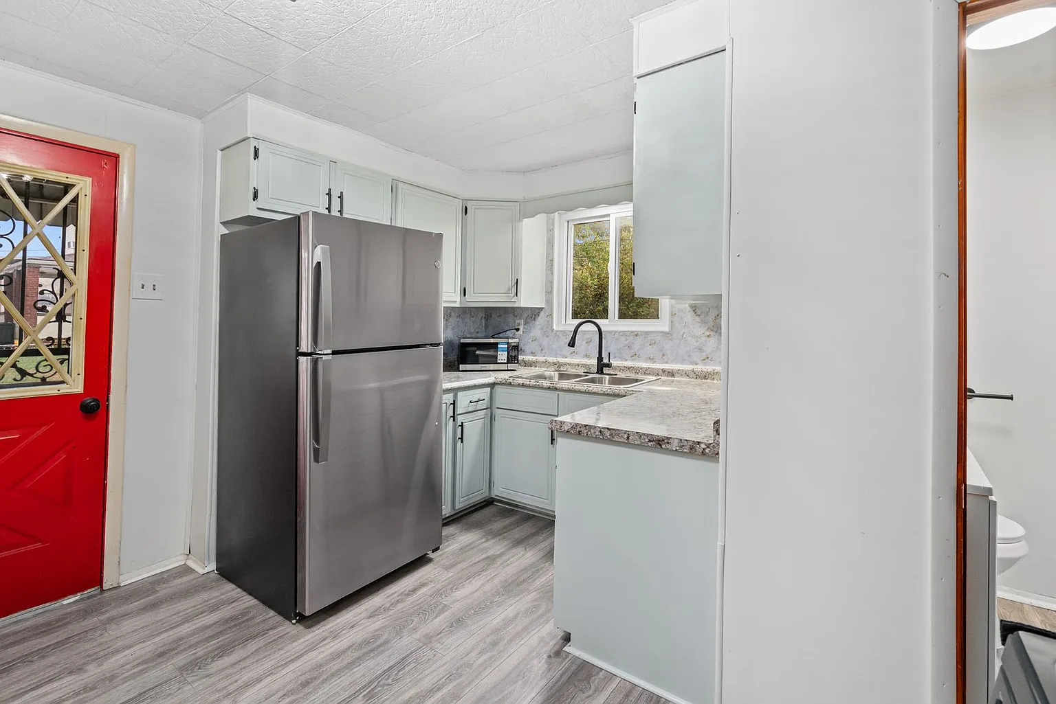 515 3rd St photo 1