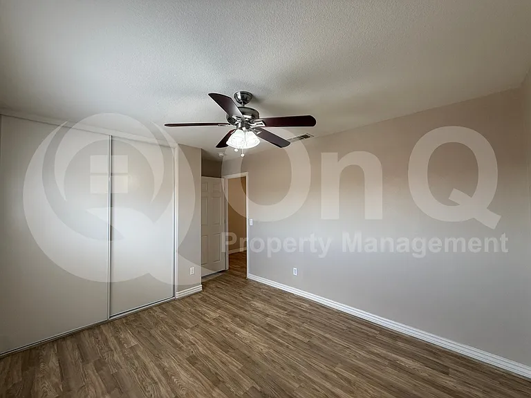 422 W Redwood Dr — Photo 13