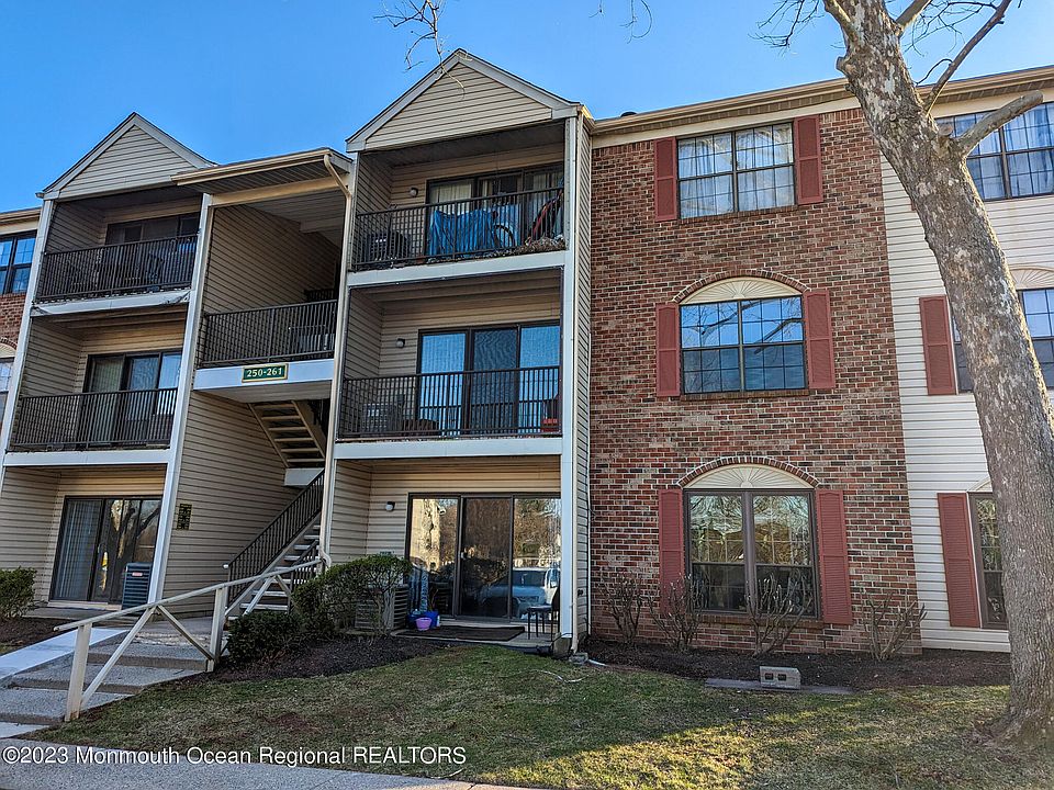 1st image of 259 Hampshire Ct