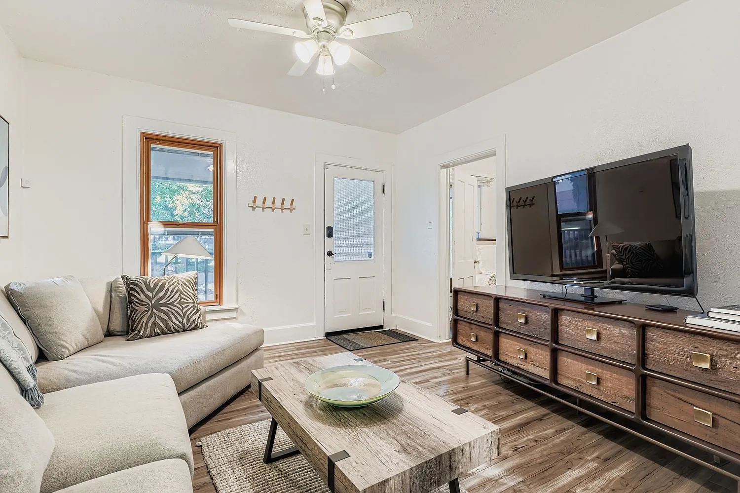 2 bed, 1151 sqft, $2,999 — Photo 2