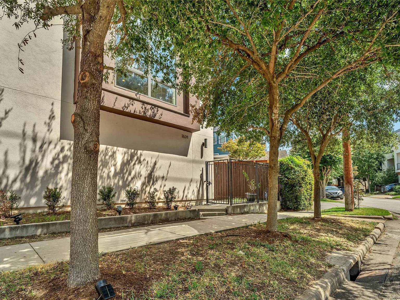 3 bed, 3.5 bath, 2558 sqft, $7,200 — Photo 4