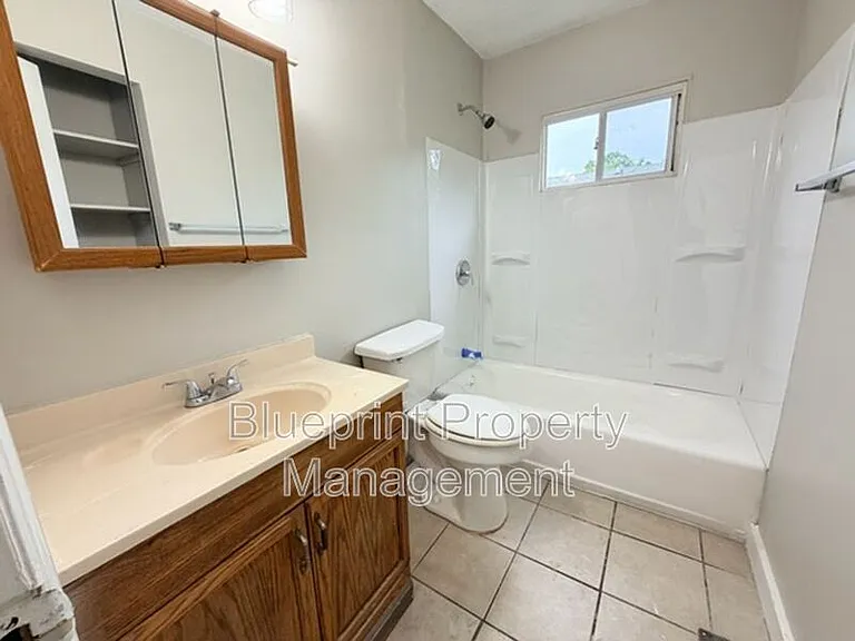 3373 33rd Pl N — Photo 3