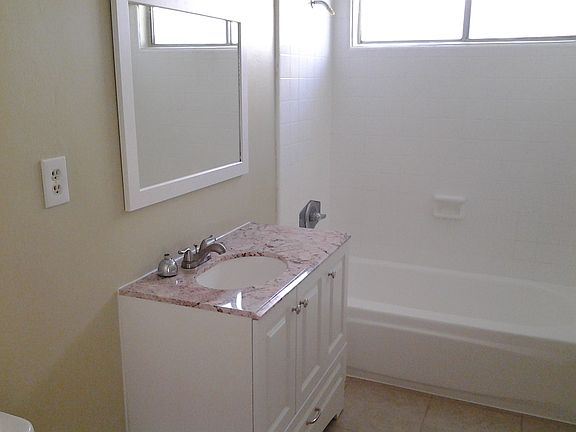 5th image of 417 N Broadway APT 3