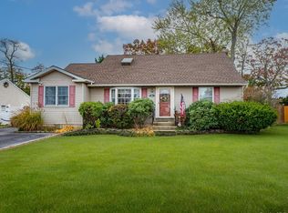 226 Sears Rd, West Islip, NY 11795