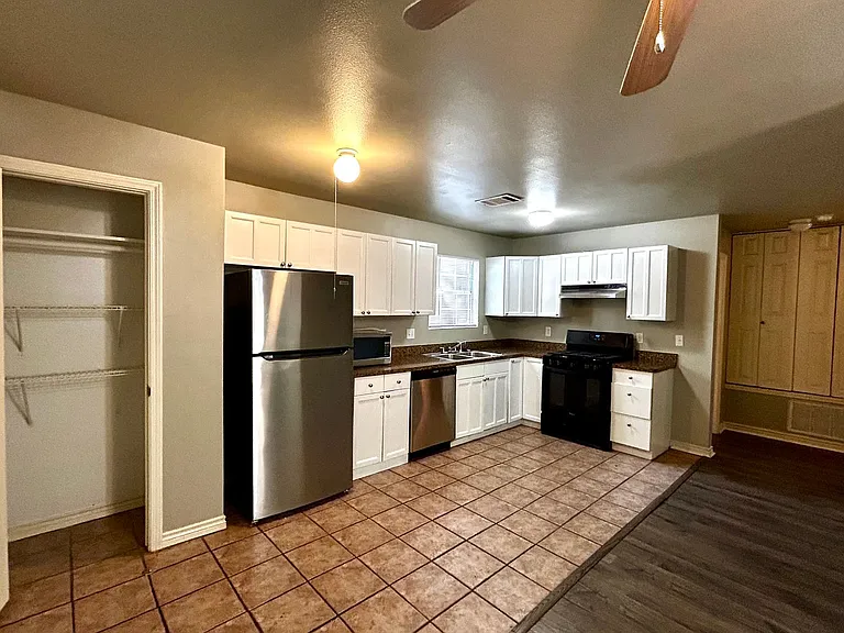 2714 Whitis Ave #B — Photo 7