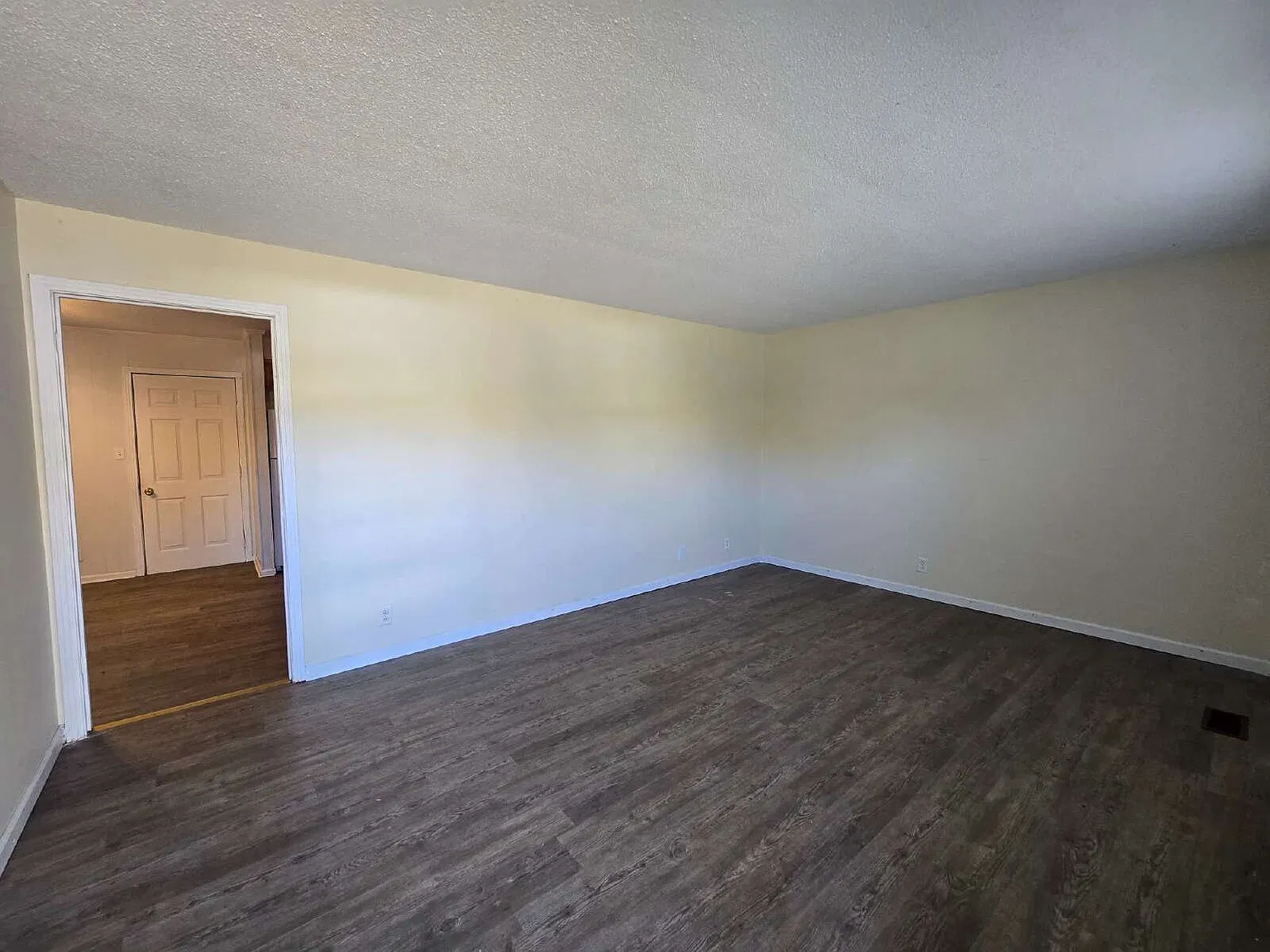 3 bed, 1.5 bath, 1820 sqft, $1,395 — Photo 3