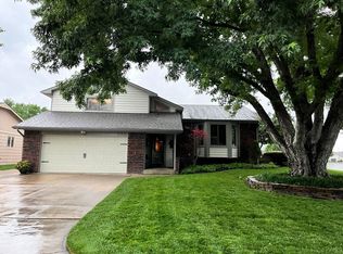 2004 N Murray St, Wichita, KS 67212