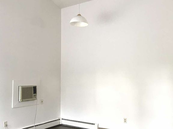 4th image of 2837 Somerville Dr APT D