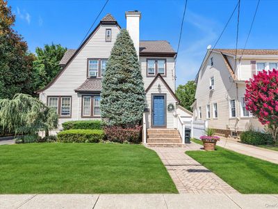 59 Manor Road, Lynbrook, NY, 11563