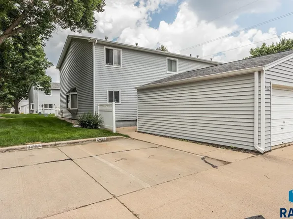 1007 S Bridgeport Pl, Sioux Falls, SD 57106