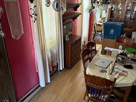 5th image of 923 Cotton St