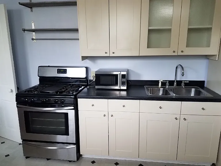 412 W Orange St — Photo 6