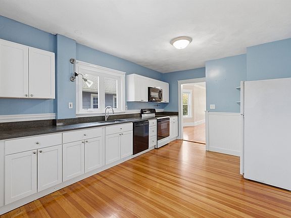 3rd image of 25-27 Bainbridge St Unit 2