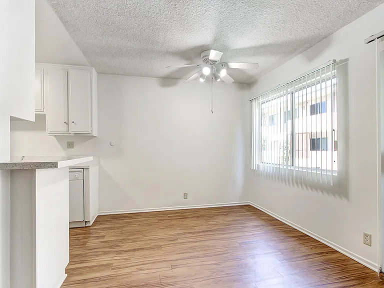 5292 Newcastle Ave — Photo 14