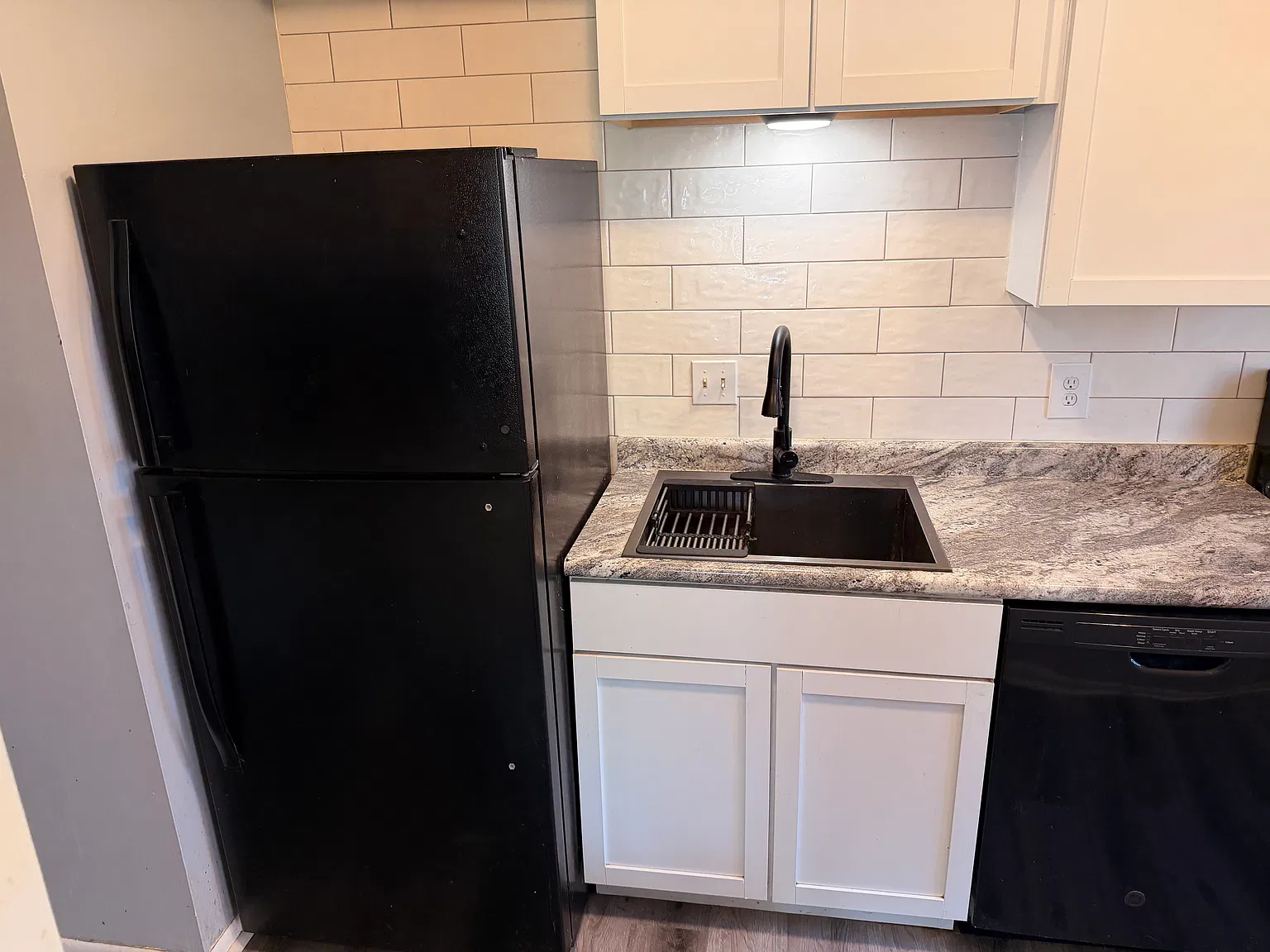 2 bed, 1.5 bath, 1112 sqft, $1,650 — Photo 2