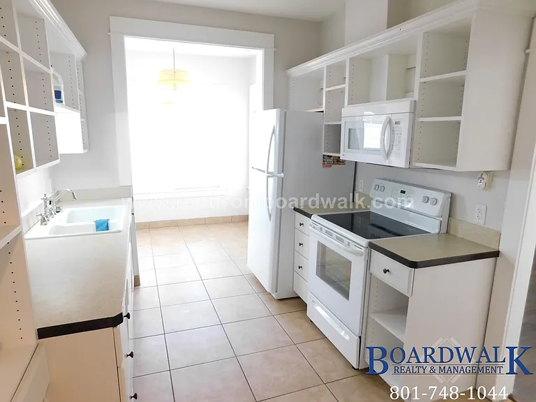657 E Warnock Ave — Photo 18