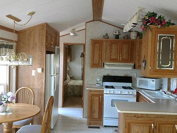 2nd image of 1674 Sagamore Dr #703-075