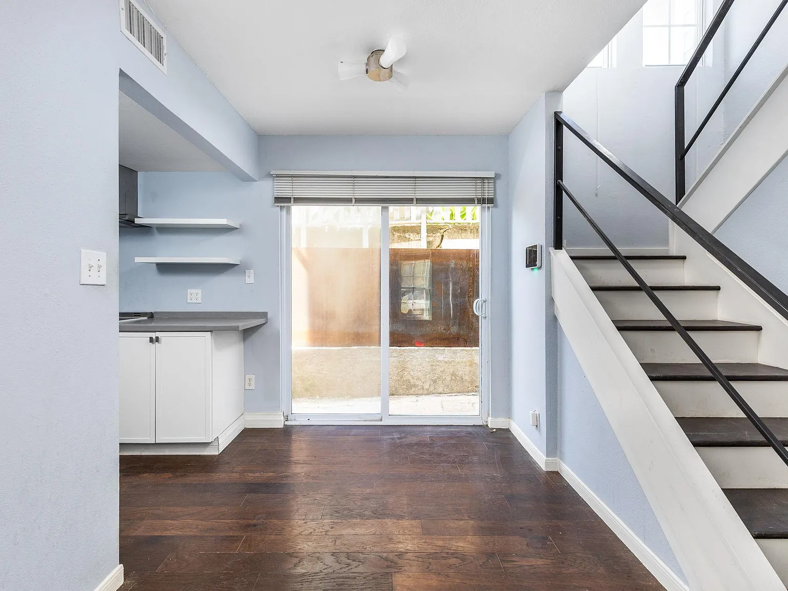 1 bed, 1.5 bath, 892 sqft, $2,500 — Photo 4