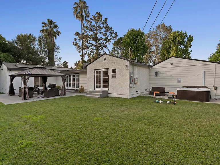 5835 Hillview Park Ave — Photo 61