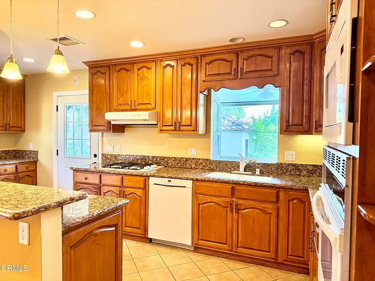 1736 Vistillas Rd — Photo 12