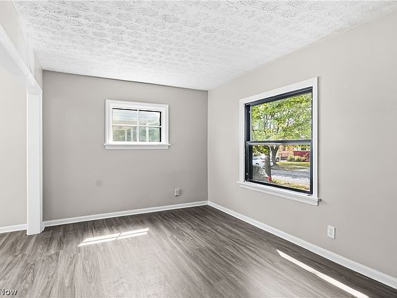 5th image of 12904 Brookfield Ave