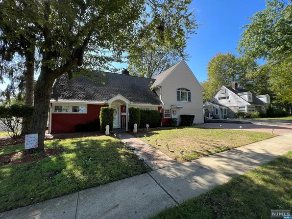 136 Ward Plz, Teaneck, NJ 07666