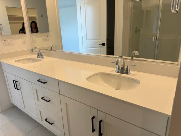 866 Pecan Tree Ln, Galt, CA 95632