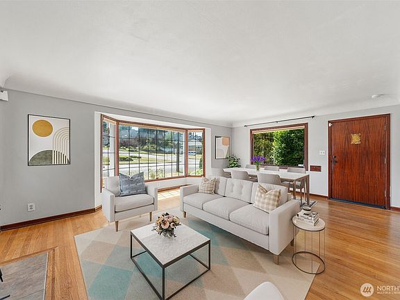 3rd image of 1119 N Tacoma Avenue