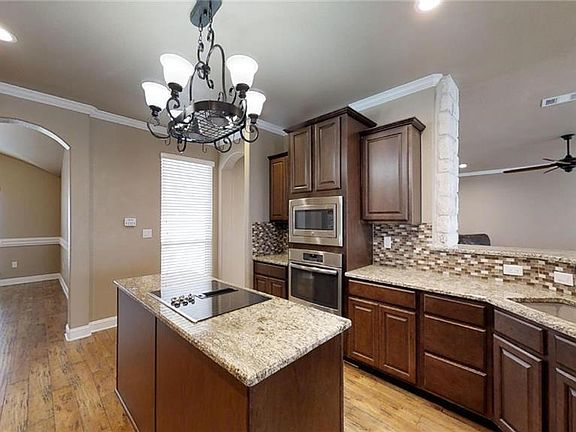 4th image of 5045 Lago Vista Dr