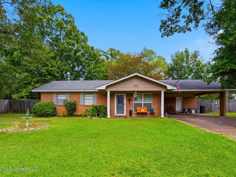 1st image of 704 Marilyn Dr