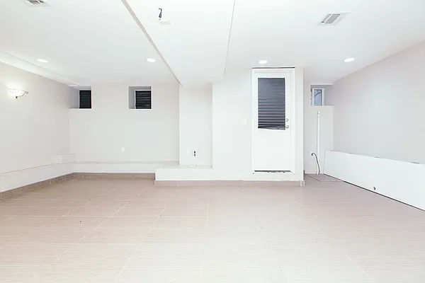 Rented by Nooklyn NYC LLC | media 30