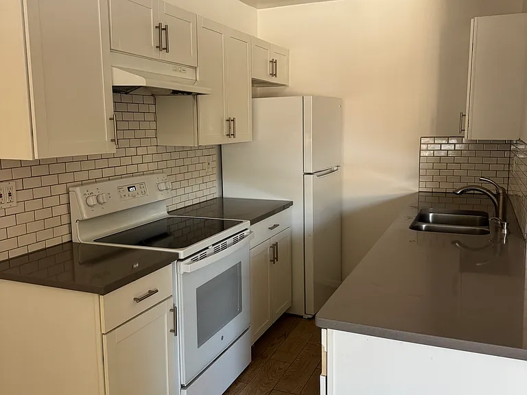 6574 Fountain Ave #10 — Photo 4