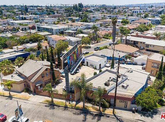 2nd image of 4922 Venice Blvd