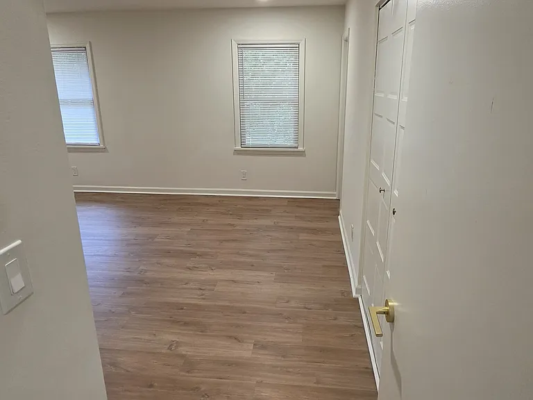 3100 Meadow Mere W — Photo 26
