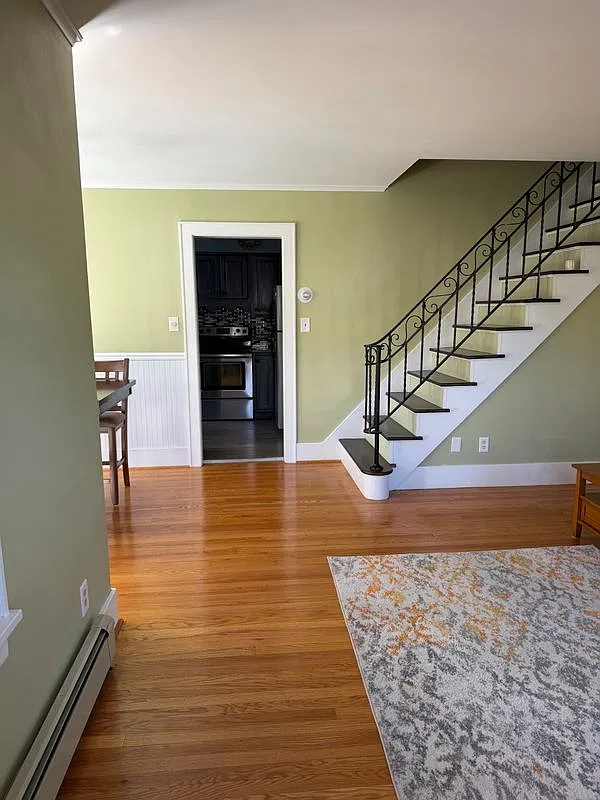 3 bed, 1.0 bath, 1124 sqft, $2,500 — Photo 3