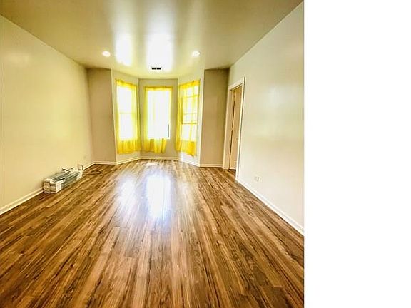 3rd image of 8929 S Buffalo Ave #3R