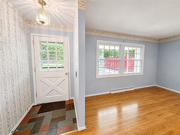 4th image of 121 Hillary Dr