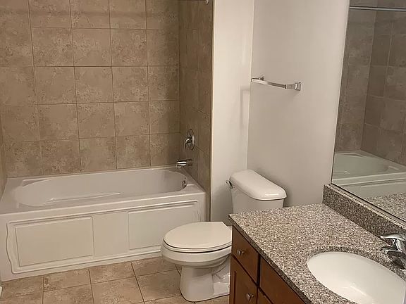 5th image of 3926-60 N Avondale Ave #3960-3
