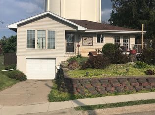 2206 Woodlawn St, Dubuque, IA 52001