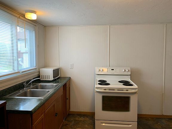 3rd image of 640 W Newton St