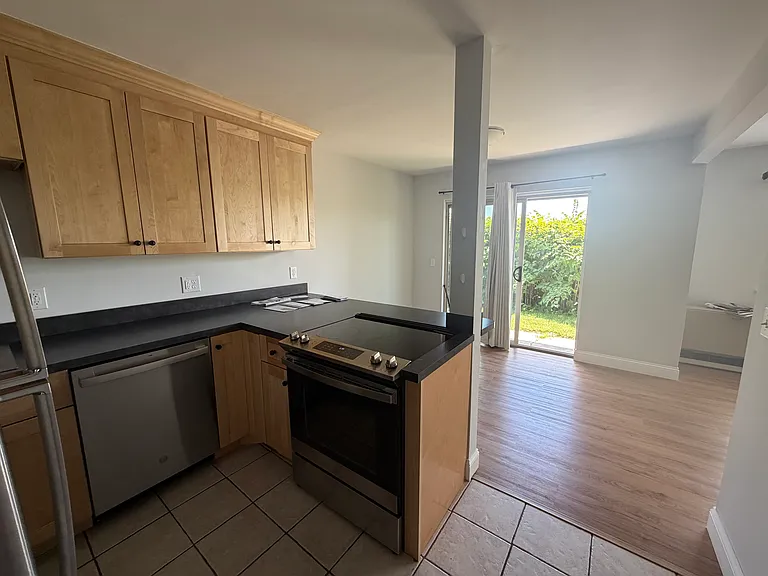 Kitchen / Dining Area