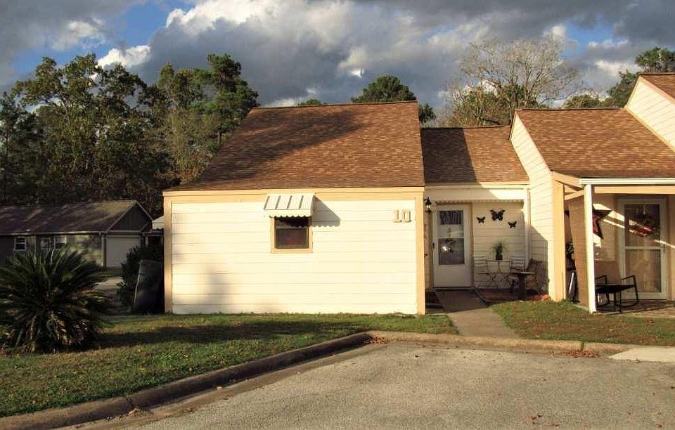 1st image of 10 Townhouse Ln #10