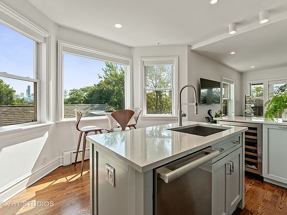 5th image of 1814 N Lincoln Park W APT 4